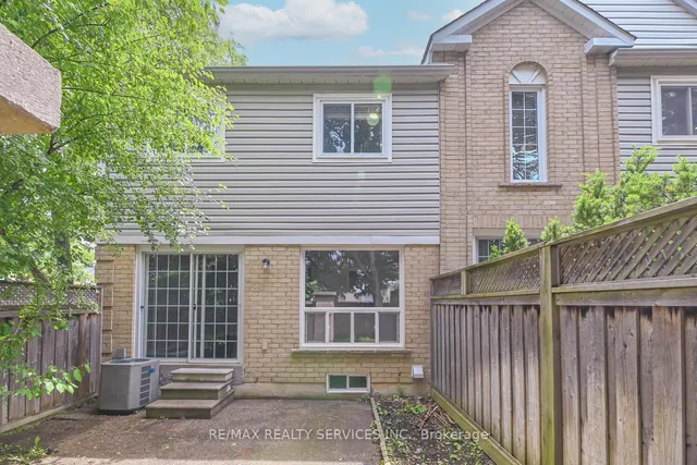 Additional image 49 of 110 Heathcliffe Sq Unit 6