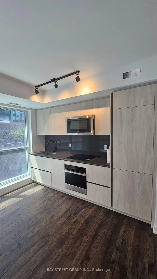 Additional image 6 of 327 King St Unit 703