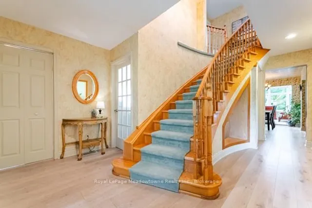 Additional image 7 of 690 Robertson Cres