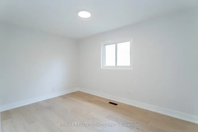 Additional image 34 of 2296 Devon Rd