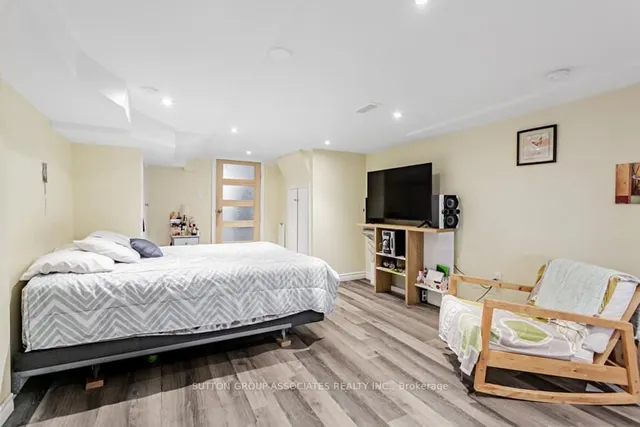 Additional image 18 of 534A Westmount Ave