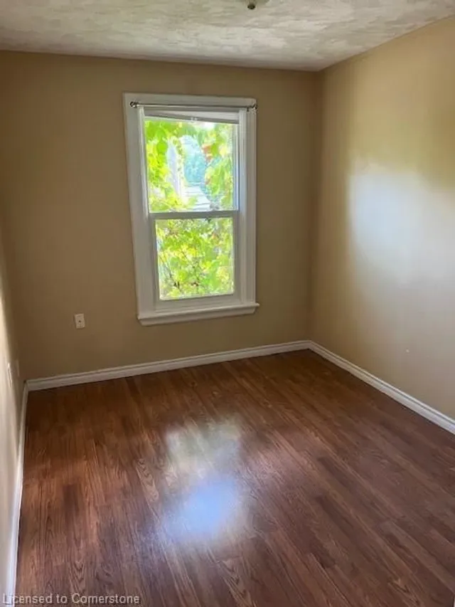 Additional image 8 of 37 Dundas St