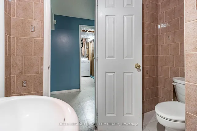 Additional image 41 of 51 Blue Whale Blvd