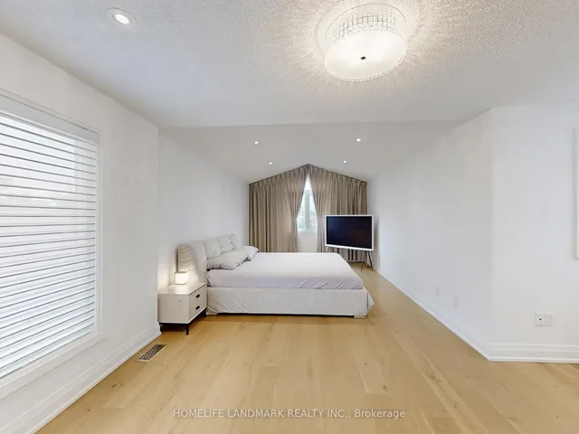 Additional image 16 of 168 Kingsbridge Garden Circ