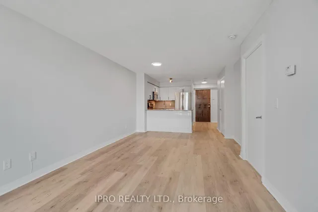 Additional image 17 of 16 Yonge St Unit 2007