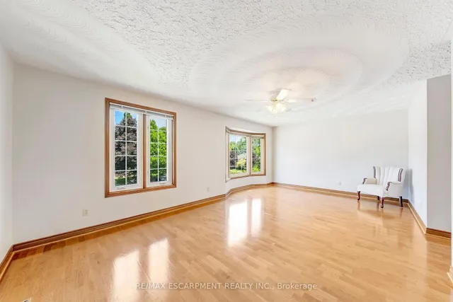 Additional image 27 of 3 Tristan Crt