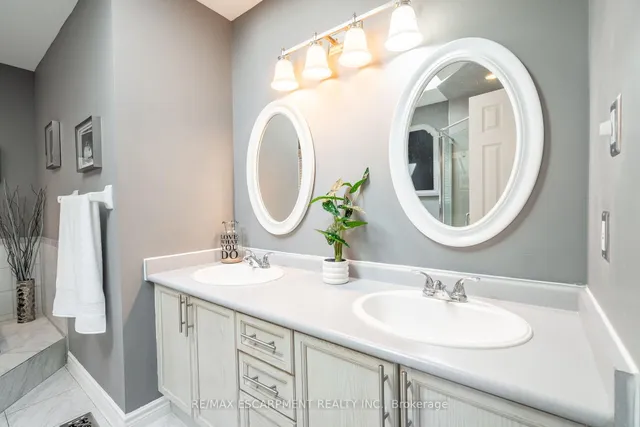 Additional image 19 of 2431 Baxter Cres