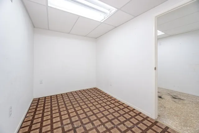 Additional image 34 of 44 Courtleigh Sq