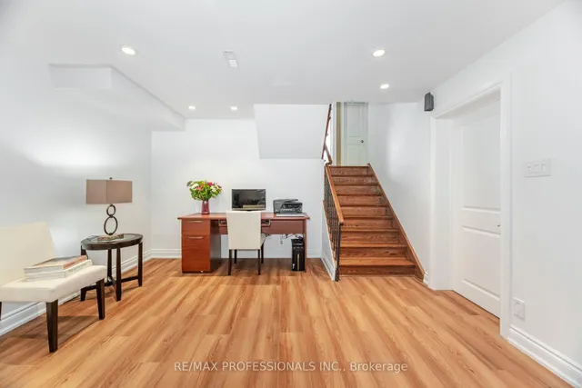 Additional image 32 of 8 Silverthorne Bush Dr