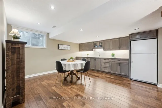 Additional image 23 of 572 Falconridge Cres