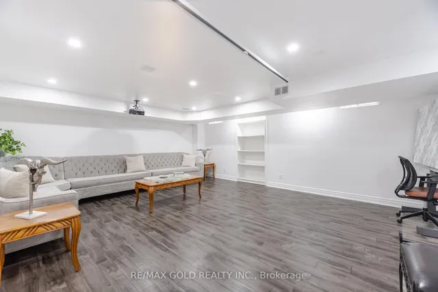 Additional image 18 of 29 Skylar Circ