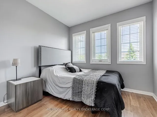 Additional image 23 of 6 Thunderbird Tr