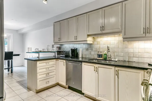 Additional image 13 of 372 Queens Dr