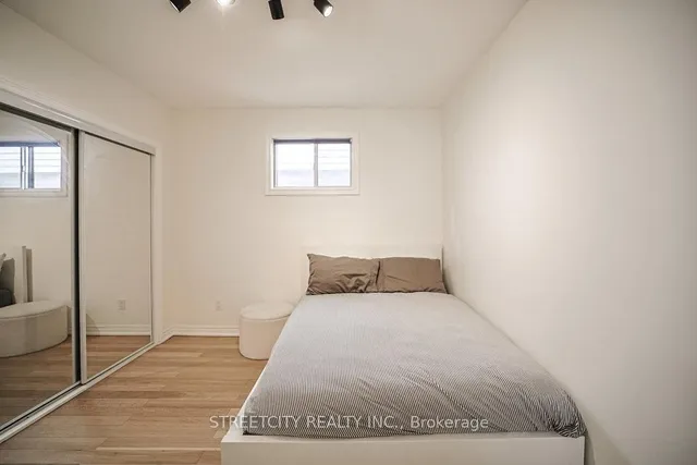 Additional image 28 of 409 Mcroberts Ave