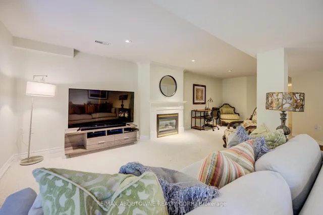 Additional image 33 of 399 RAVINEVIEW Way