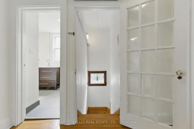 Additional image 33 of 24 Yonge Blvd