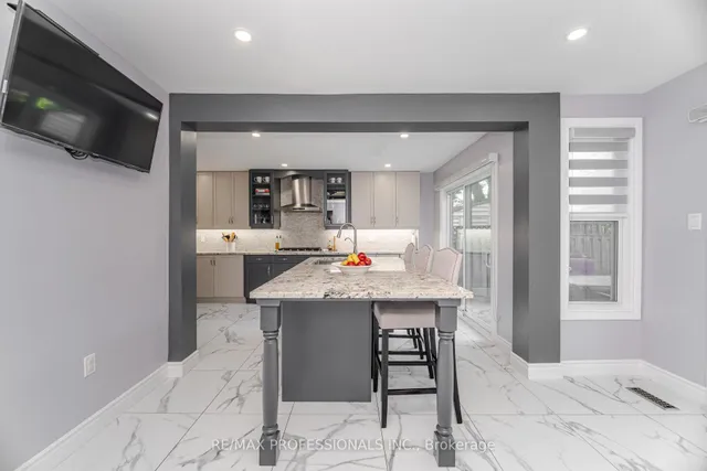 Additional image 16 of 100 Tanager Sq