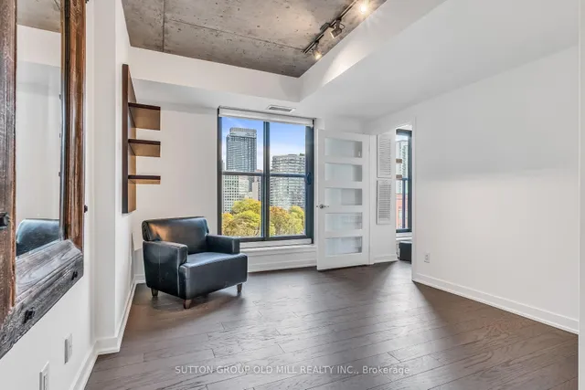 Additional image 33 of 400 Wellington St Unit 807