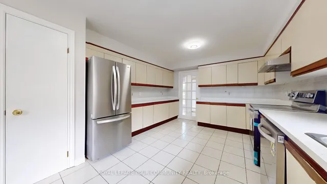 Additional image 11 of 731 Glencairn Ave