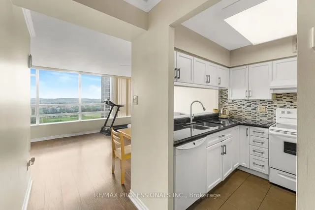 Additional image 3 of 50 Kingsbridge Garden Circ Unit 1502