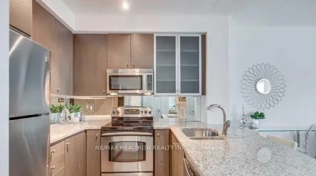 Additional image 8 of 18 Yorkville Ave Unit 1404