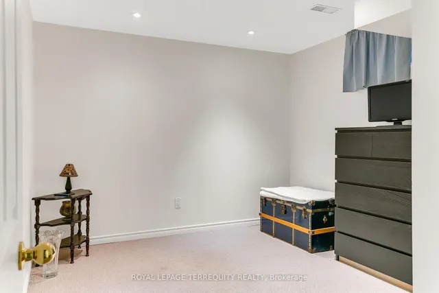 Additional image 29 of 372 Queens Dr