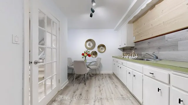 Additional image 35 of 12 Carousel Crt