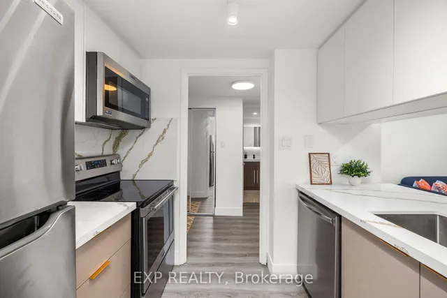Additional image 7 of 711 Bay St Unit 817