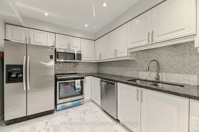 Additional image 16 of 110 Heathcliffe Sq Unit 6