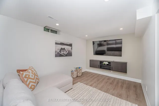 Additional image 33 of 100 Tanager Sq