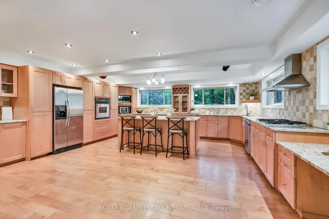 Additional image 9 of 693 Powerline Rd