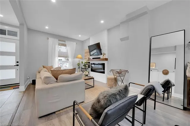 Additional image 15 of 92 Pearl St