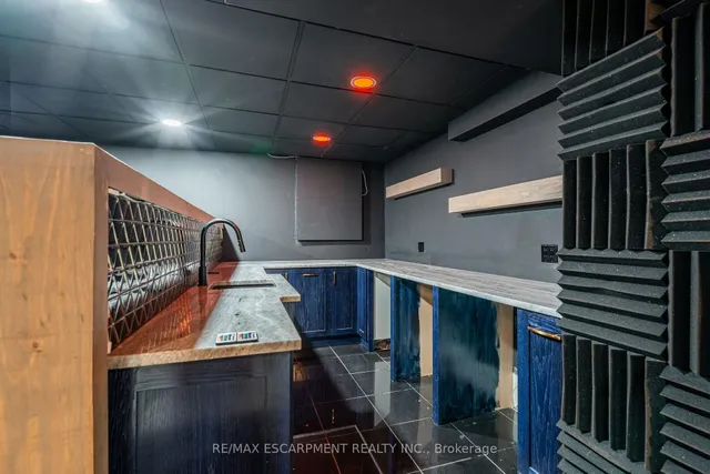 Additional image 38 of 1689 Kerns Rd