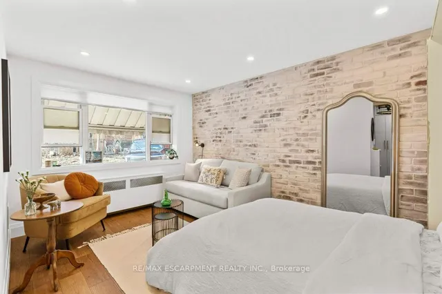 Additional image 6 of 137 Emerald St Unit 5