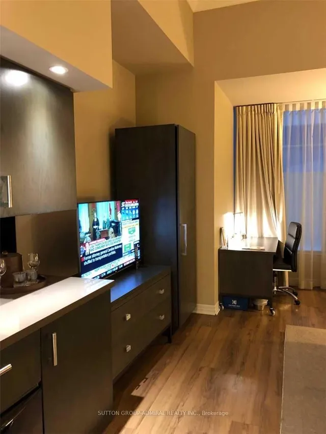 Additional image 3 of 1 King St Unit 723