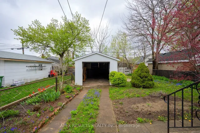 Additional image 40 of 39 Strathearne Ave