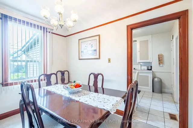 Additional image 18 of 204 Emerald St