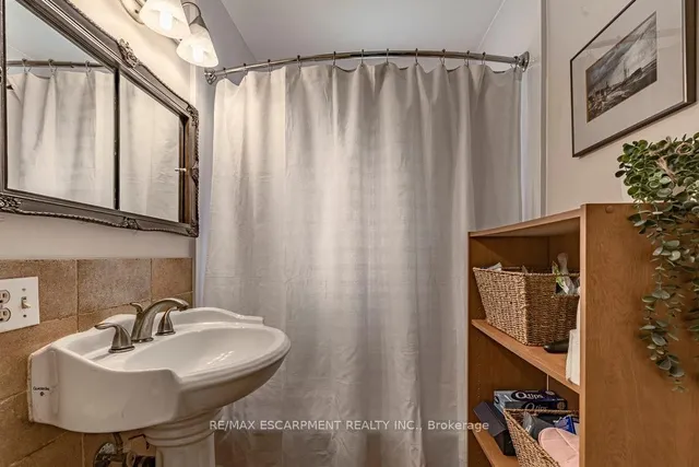 Additional image 25 of 14 Danbury St