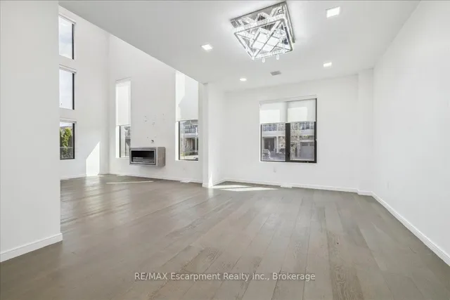 Additional image 14 of 39 Sunrow Gate