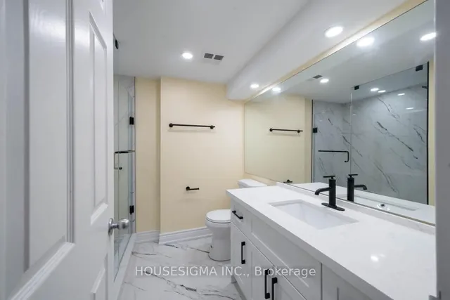 Additional image 8 of 77 Harbour Sq Unit 2003