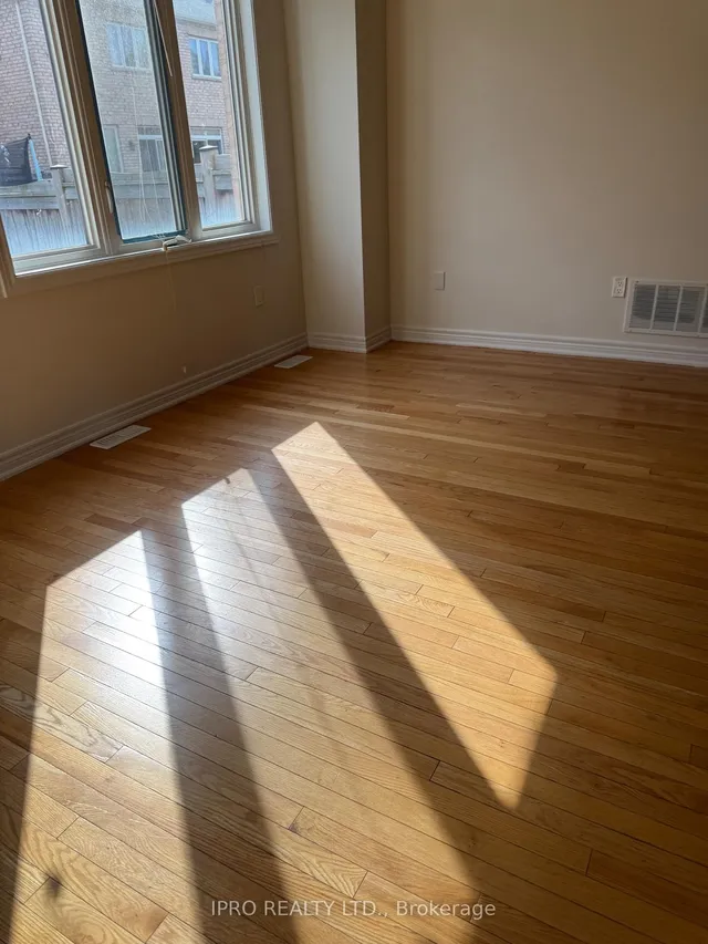 Additional image 8 of 893 Transom Cres