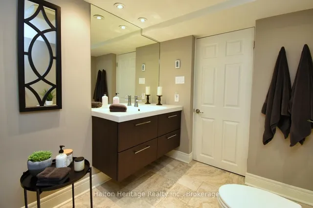 Additional image 29 of 66 Garden Ave