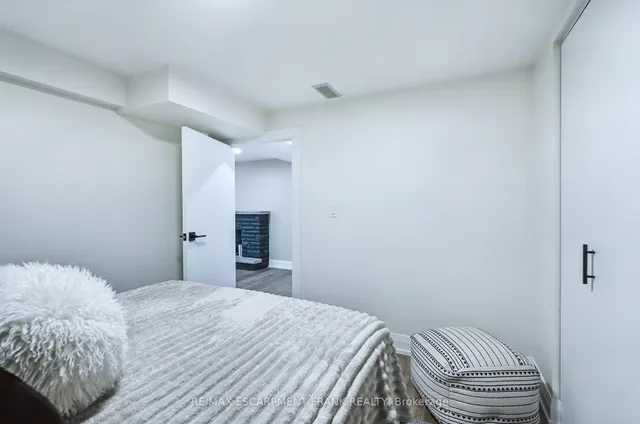 Additional image 40 of 17 East 11th St