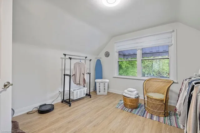 Additional image 32 of 60 Howe Ave