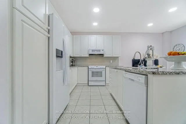 Additional image 9 of 552 Bessborough Dr