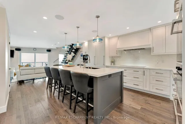 Additional image 6 of 2136 Old Lakeshore Rd Unit 3