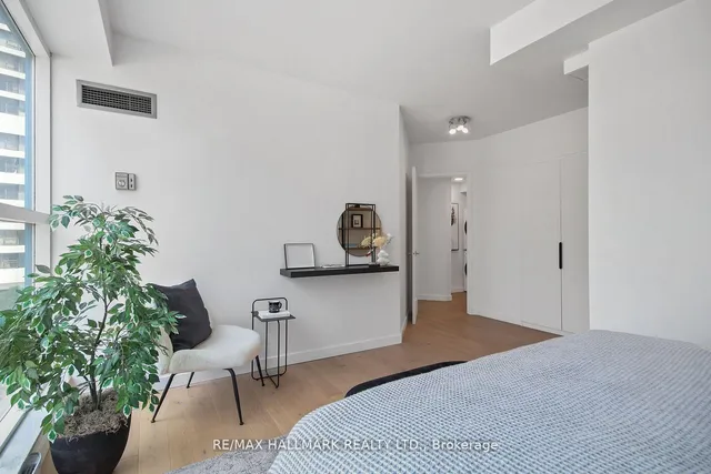 Additional image 13 of 77 Harbour Sq Unit 502