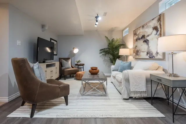 Additional image 33 of 881 Brassard Circ