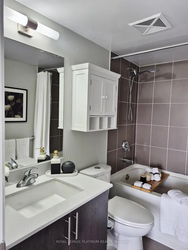 Additional image 6 of 830 Lawrence Ave Unit 1611