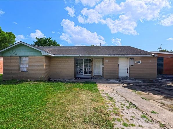 2847 Almeda Plaza Dr, Houston, TX 77045